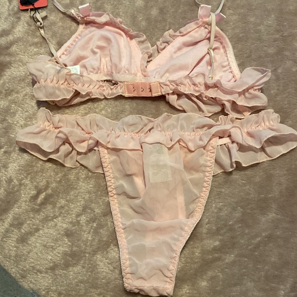 Pink lingerie set - Picture 2 of 3